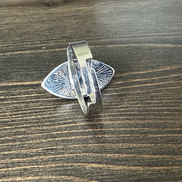 Almond shape mood ring - Picture 3 of 4